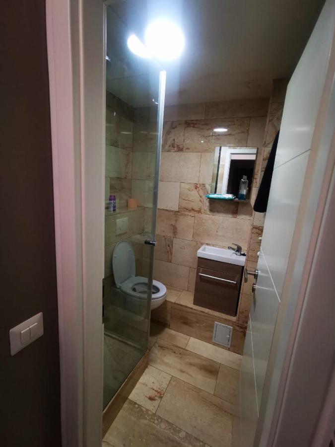Luxury Apartment. 10 Minutes Taxi Ride To Center Apartment *