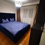 Luxury Apartment. 10 Minutes Taxi Ride To Center