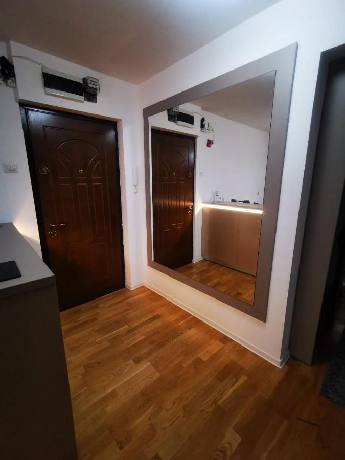 Luxury Apartment. 10 Minutes Taxi Ride To Center *