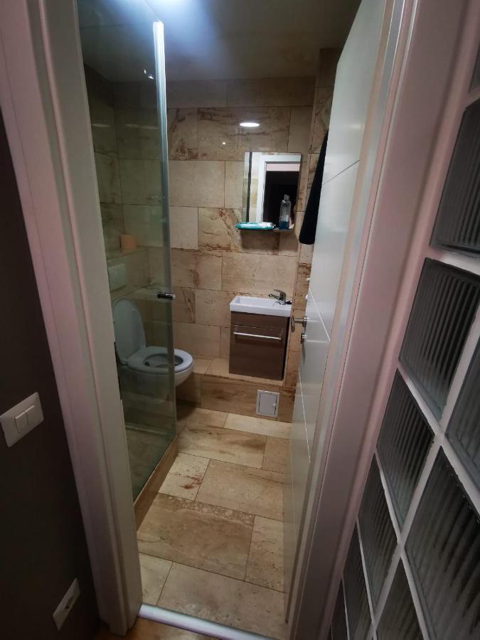 Apartament Luxury Apartment. 10 Minutes Taxi Ride To Center *