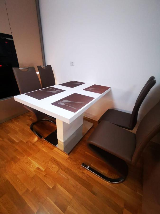 Luxury Apartment. 10 Minutes Taxi Ride To Center Timişoara