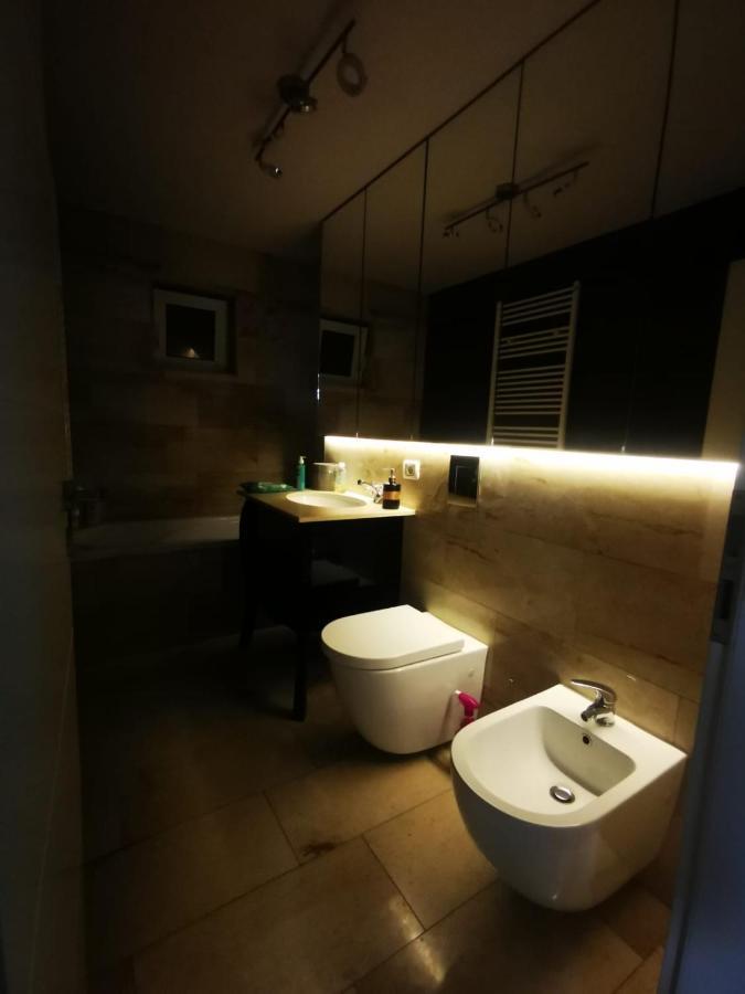 Luxury Apartment. 10 Minutes Taxi Ride To Center