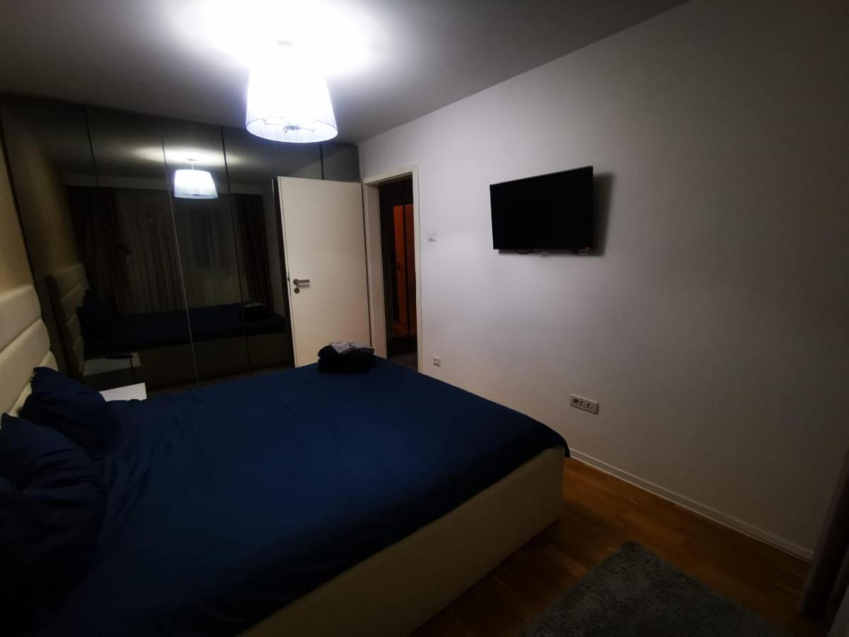 Luxury Apartment. 10 Minutes Taxi Ride To Center *