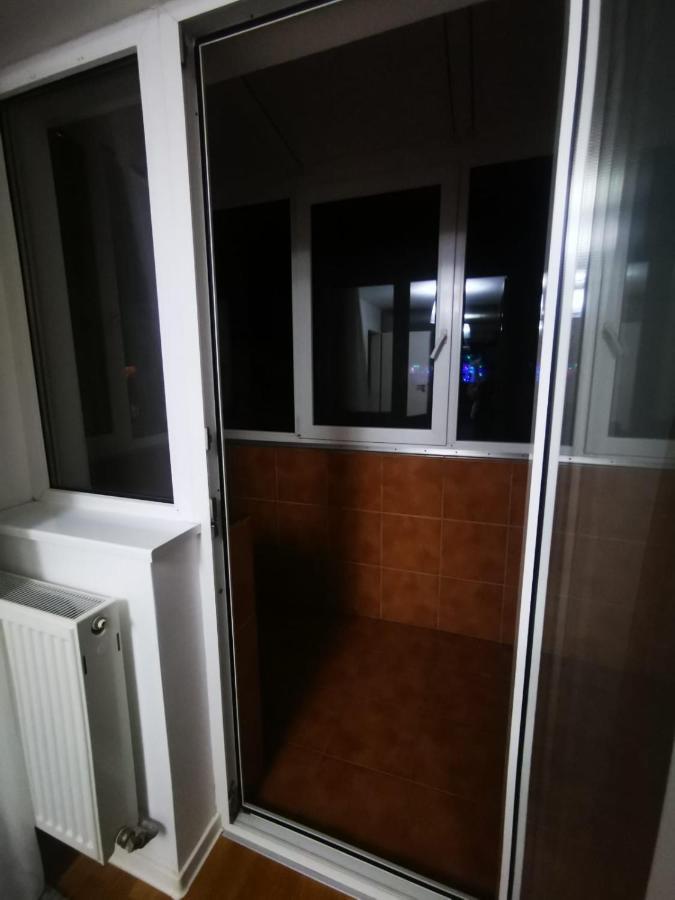 Luxury Apartment. 10 Minutes Taxi Ride To Center *
