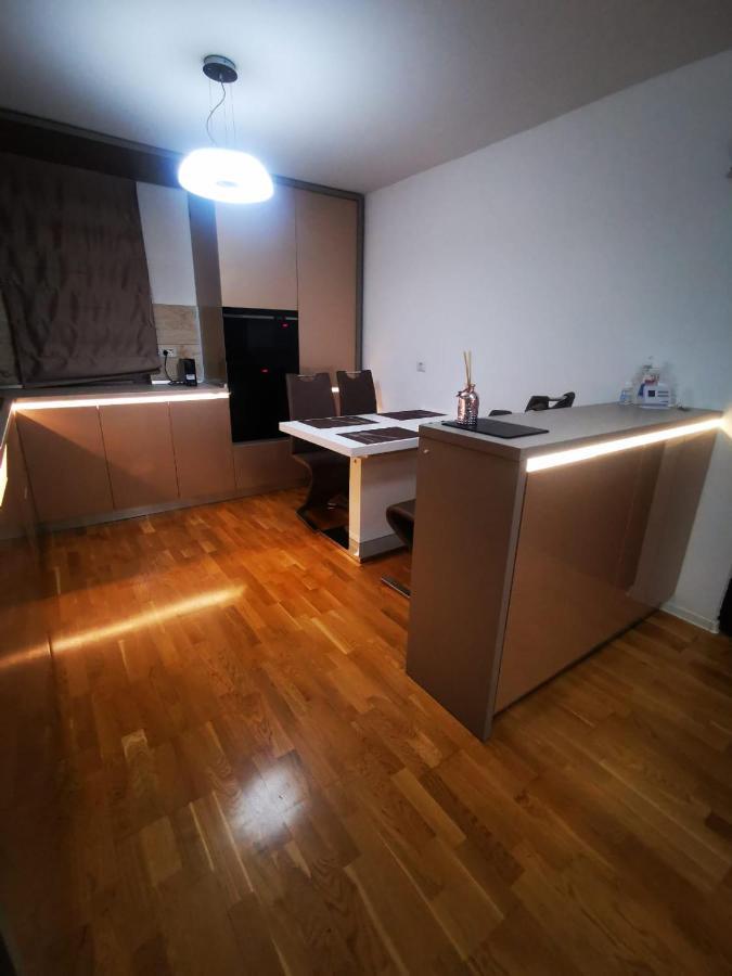 Luxury Apartment. 10 Minutes Taxi Ride To Center Timişoara